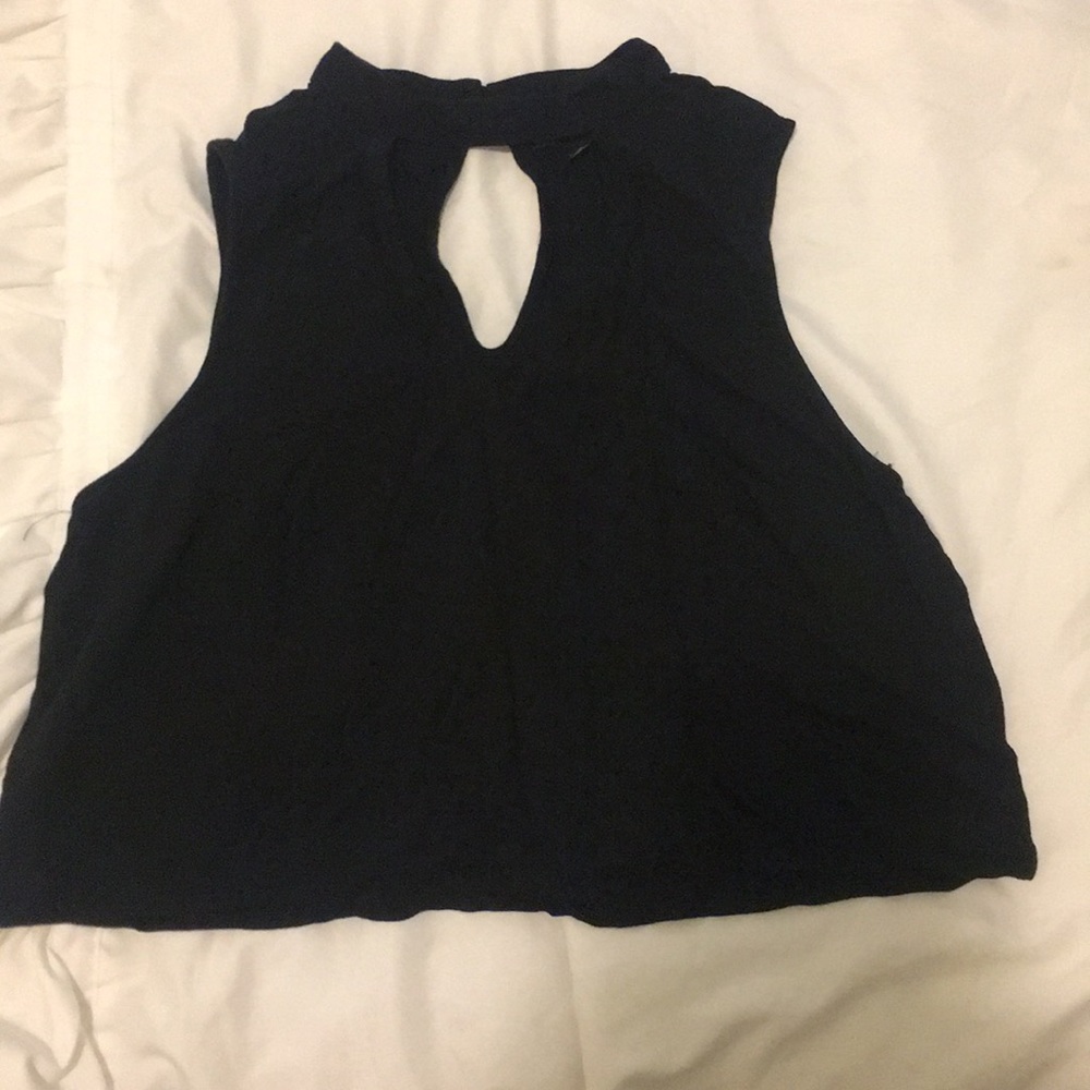 Cropped tank with front and back cutout